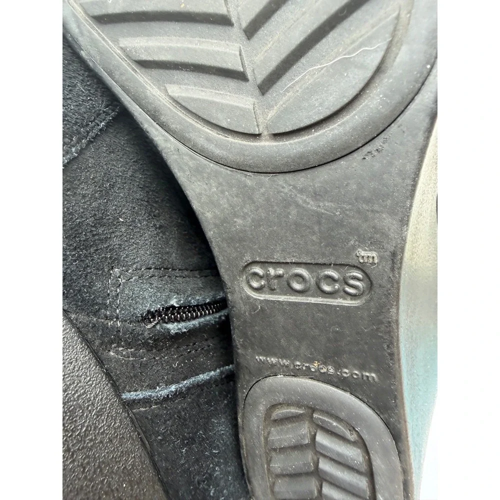 Crocs Leigh Black Suede Zip Up Wedge Dual Comfort Ankle Bootie Boots‎ Sz 9
